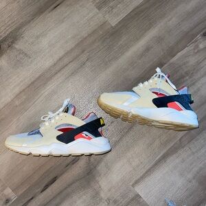 Nike huarache yin and yang women’s size 7